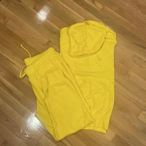 Beautiful yellow joggers and hoodie.